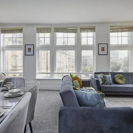 Apartment Luxury 2br 2ba Town Centre *