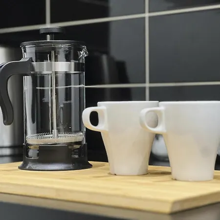 Apartment Luxury 2br 2ba Town Centre *