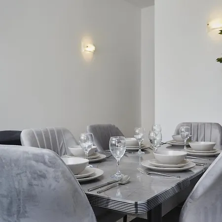 Luxury 2br 2ba Town Centre Apartment Harrogate