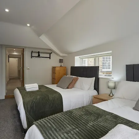 Apartment Luxury 2br 2ba Town Centre *