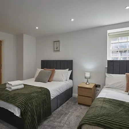 Apartment Luxury 2br 2ba Town Centre *