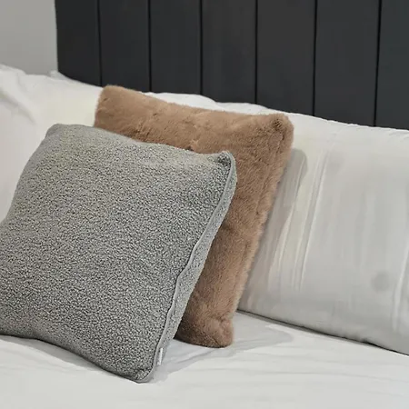 Luxury 2br 2ba Town Centre Apartment *
