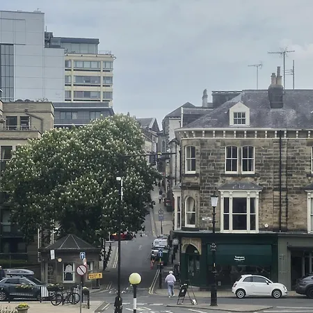 Luxury 2br 2ba Town Centre *